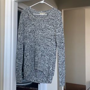 Black & white sweater ⚫️⚪️